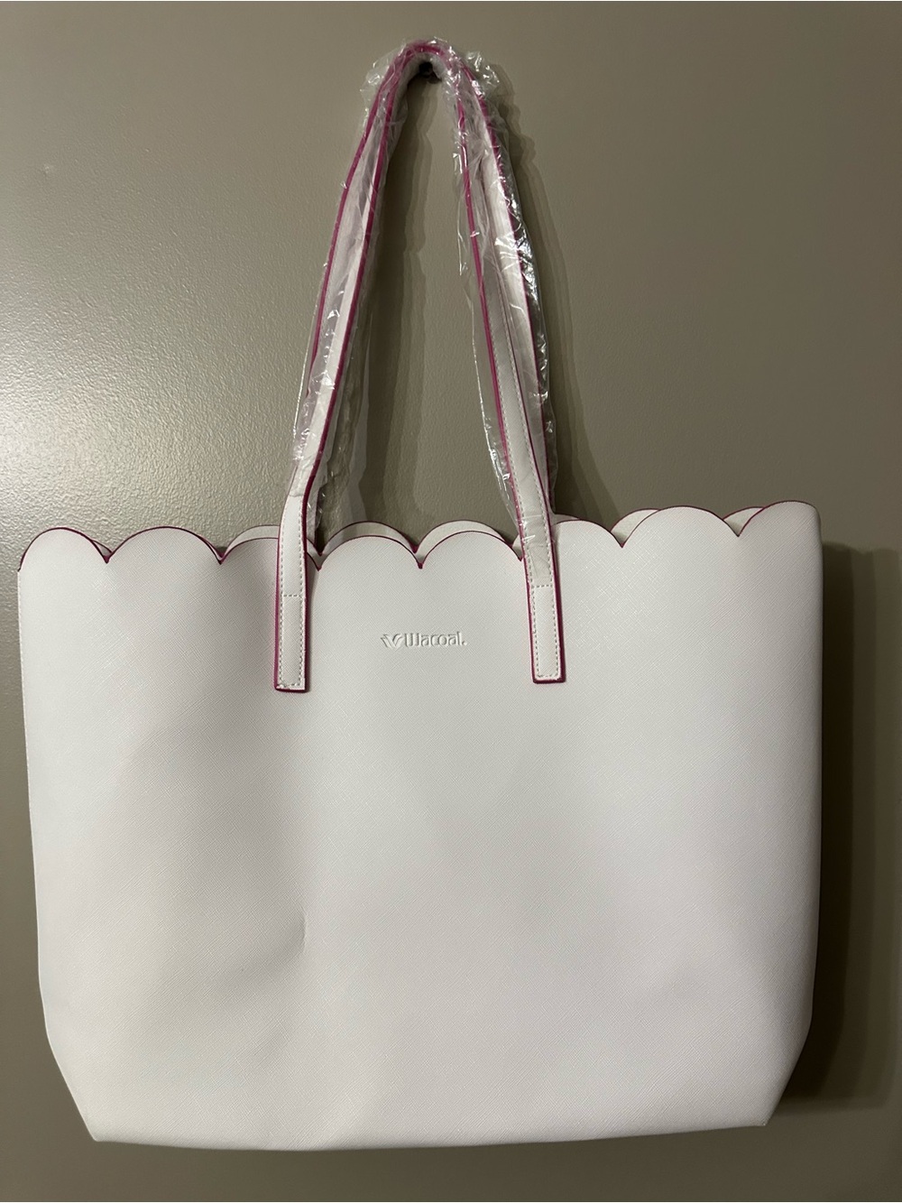Wacoal White Tote with Pink Trim Scalloped Edge